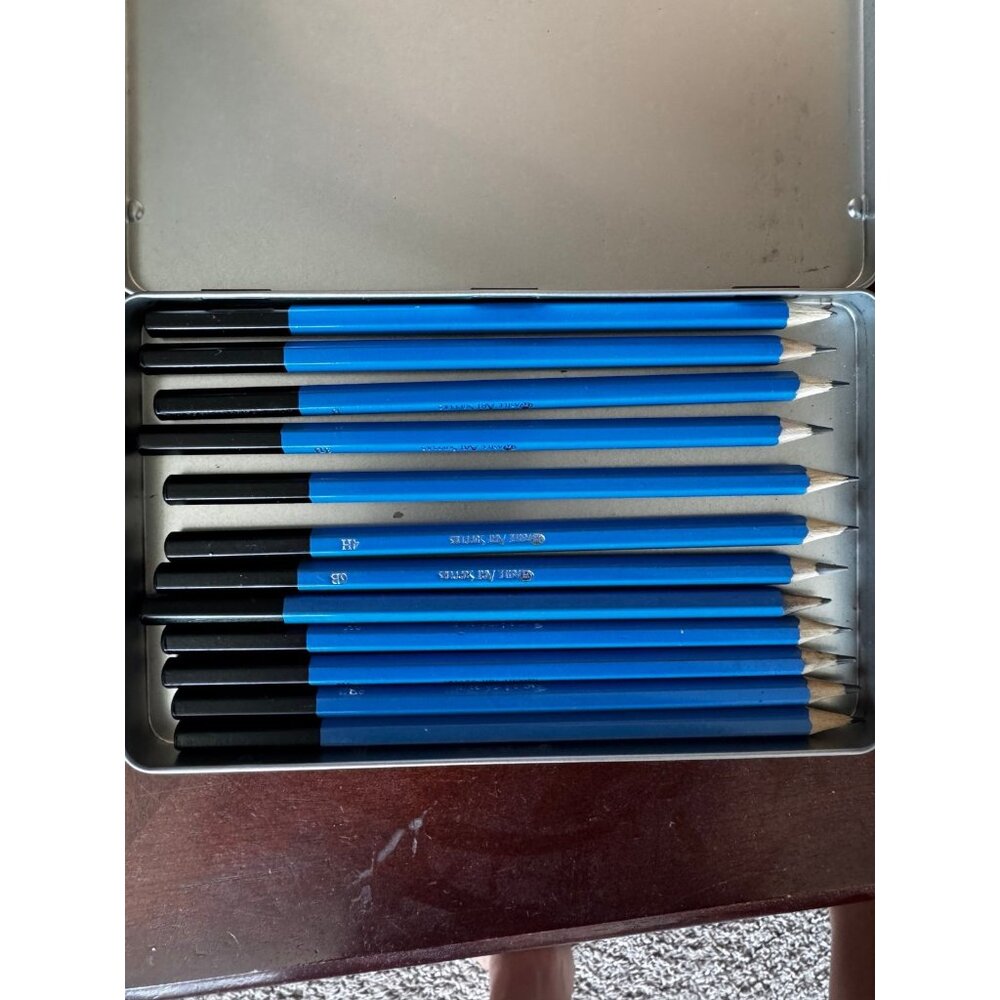 Castle Art Supplies 12 Piece Graphite Drawing Pencils Kit in Metal Case - Picture 3 of 3
